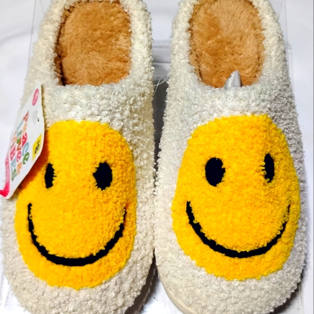 Carpet textured slippers retro peace and love vibes happy faces - a